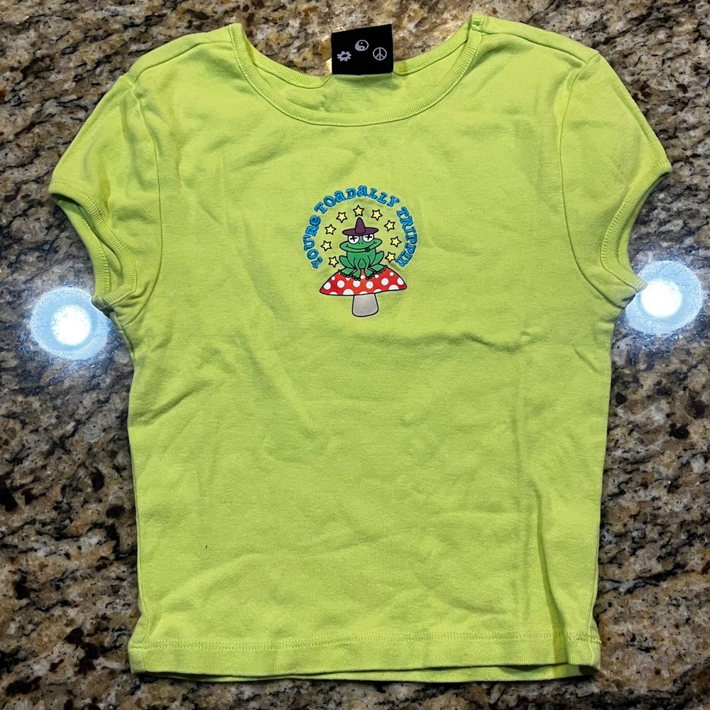 A Lab Womens Green Toadally Trippin Frog Mushroom Baby Tee XS Short Sleeve Y2K